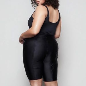 Good American High Shine Boss Biker Shorts Sz 7 Black